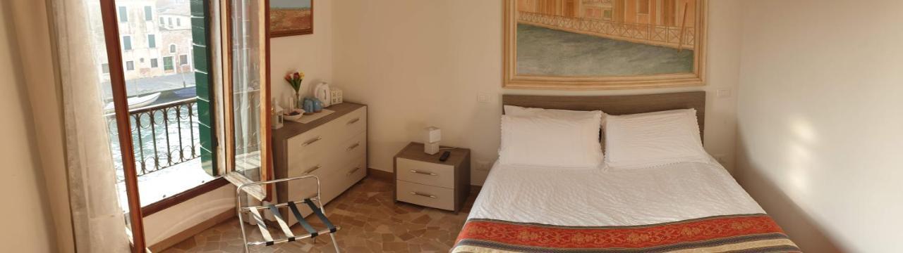 My Friends Canal View Bed & Breakfast Venezia